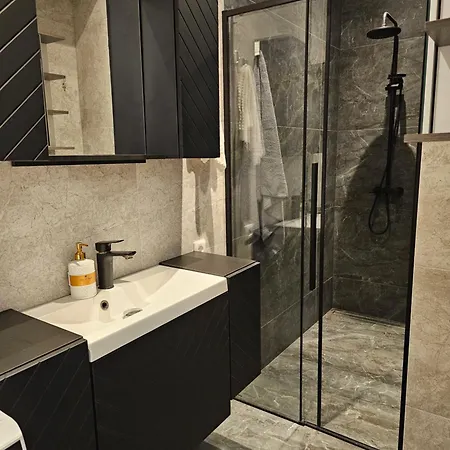 Modern Near Old Town & River In Center