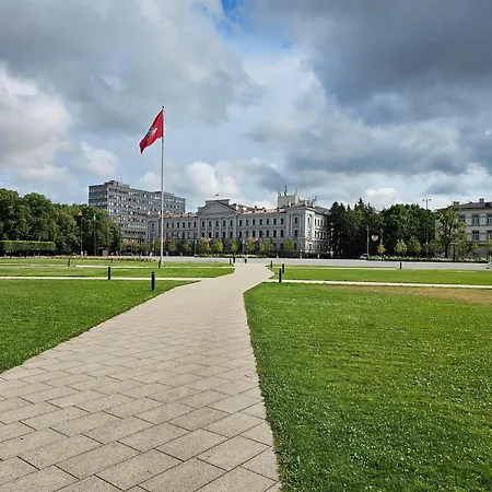 Апартаменты Modern Near Old Town & River In Center