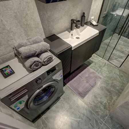 Modern Near Old Town & River In Center Апартаменты *