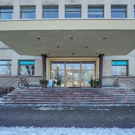 Modern Near Old Town & River In Center